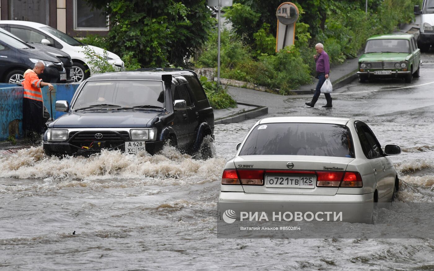 Сильный ливень вновь накрыл Приморье