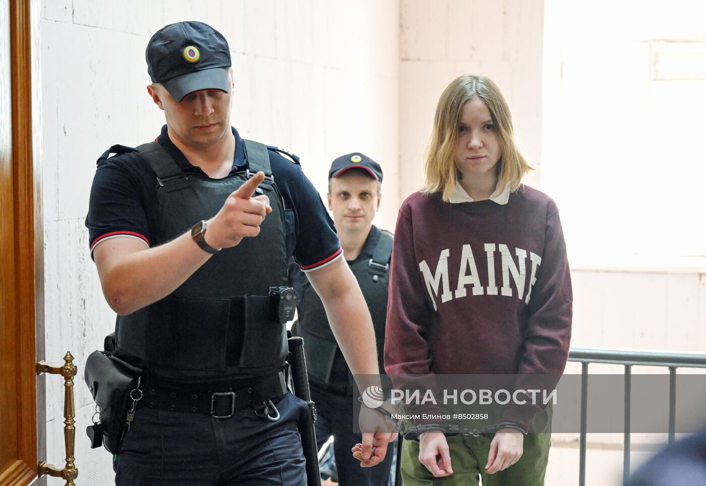 Рассмотрение вопроса о продлении ареста Д. Треповой по делу о теракте в петербургском кафе