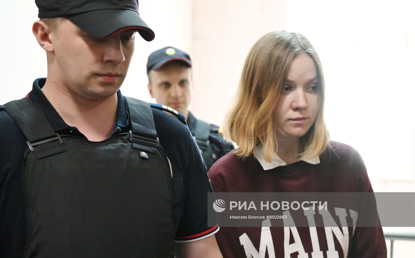 Рассмотрение вопроса о продлении ареста Д. Треповой по делу о теракте в петербургском кафе