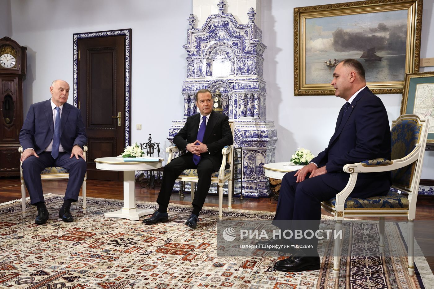Встреча зампреда Совбеза РФ Д. Медведева с президентом Абхазии А. Бжанией и президентом Южной Осетии А. Гаглоевым