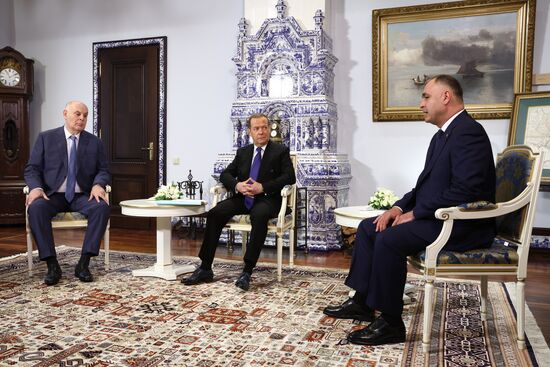 Встреча зампреда Совбеза РФ Д. Медведева с президентом Абхазии А. Бжанией и президентом Южной Осетии А. Гаглоевым