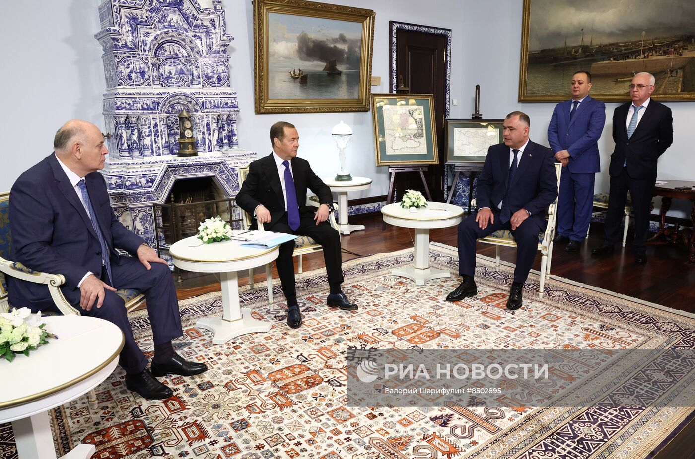 Встреча зампреда Совбеза РФ Д. Медведева с президентом Абхазии А. Бжанией и президентом Южной Осетии А. Гаглоевым