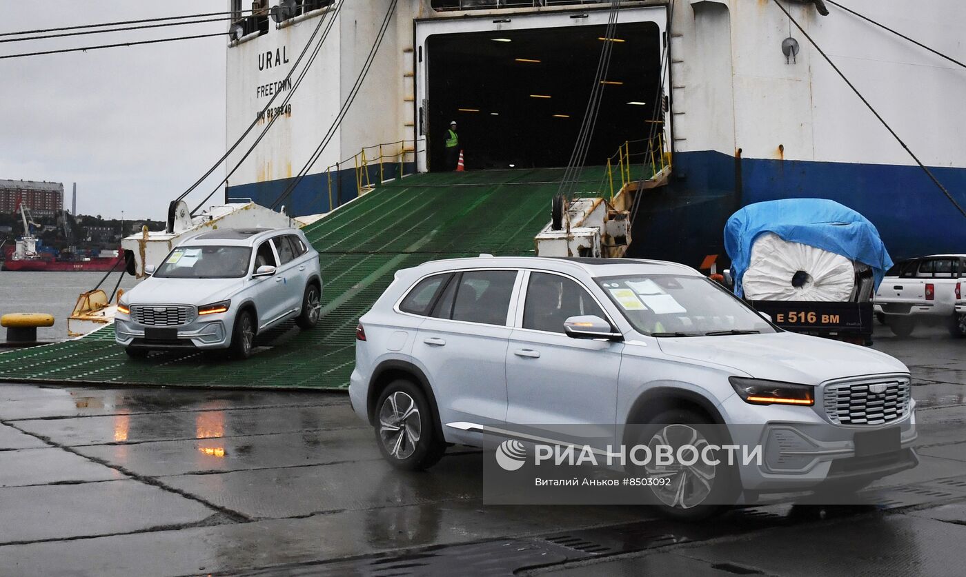 Во Владивосток прибыло судно с автомобилями из Китая | РИА Новости Медиабанк