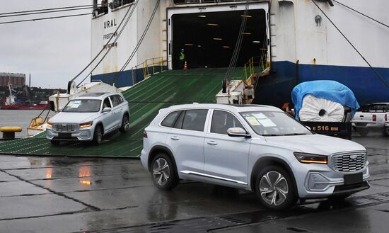 Во Владивосток прибыло судно с автомобилями из Китая 