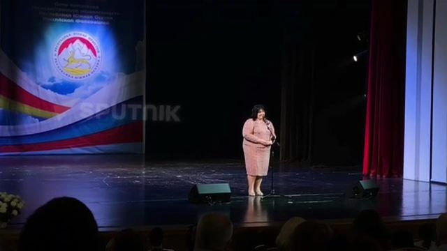 Гаглоев присвоил звание "Заслуженный артист РЮО" худруку ансамбля народной песни Чеченской государственной филармонии "Нур - Жовхар" 