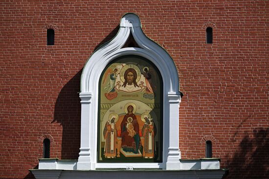 Патриарх Кирилл освятил икону на Спасской башне Кремля 