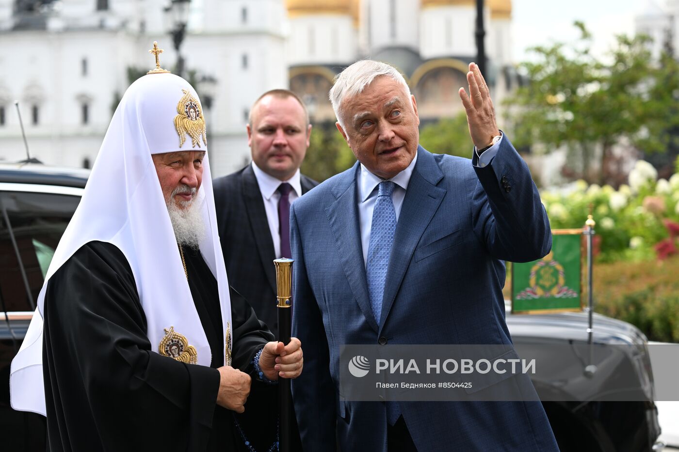 Патриарх Кирилл освятил икону на Спасской башне Кремля