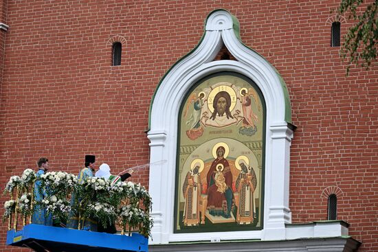 Патриарх Кирилл освятил икону на Спасской башне Кремля 