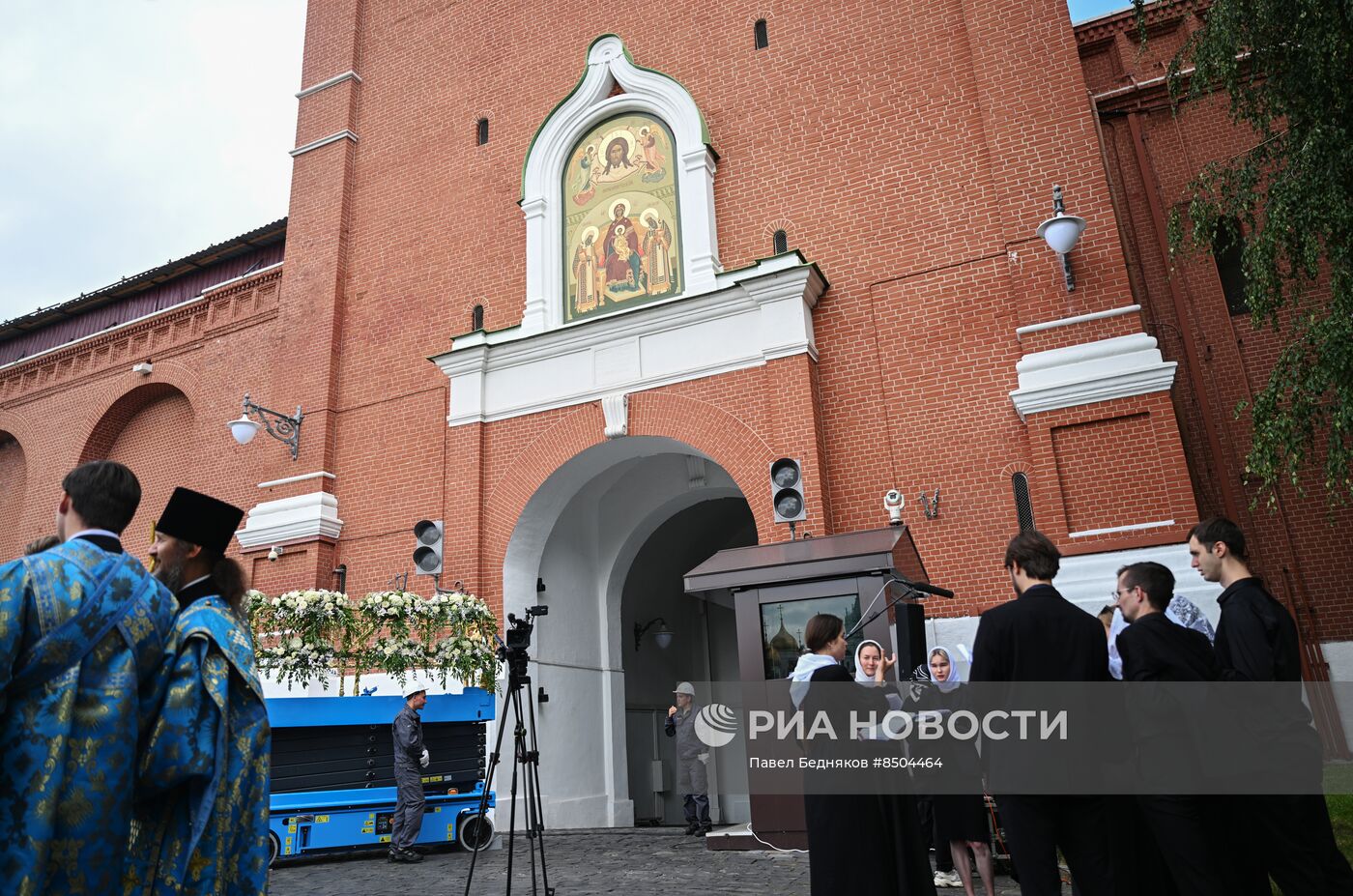 Патриарх Кирилл освятил икону на Спасской башне Кремля