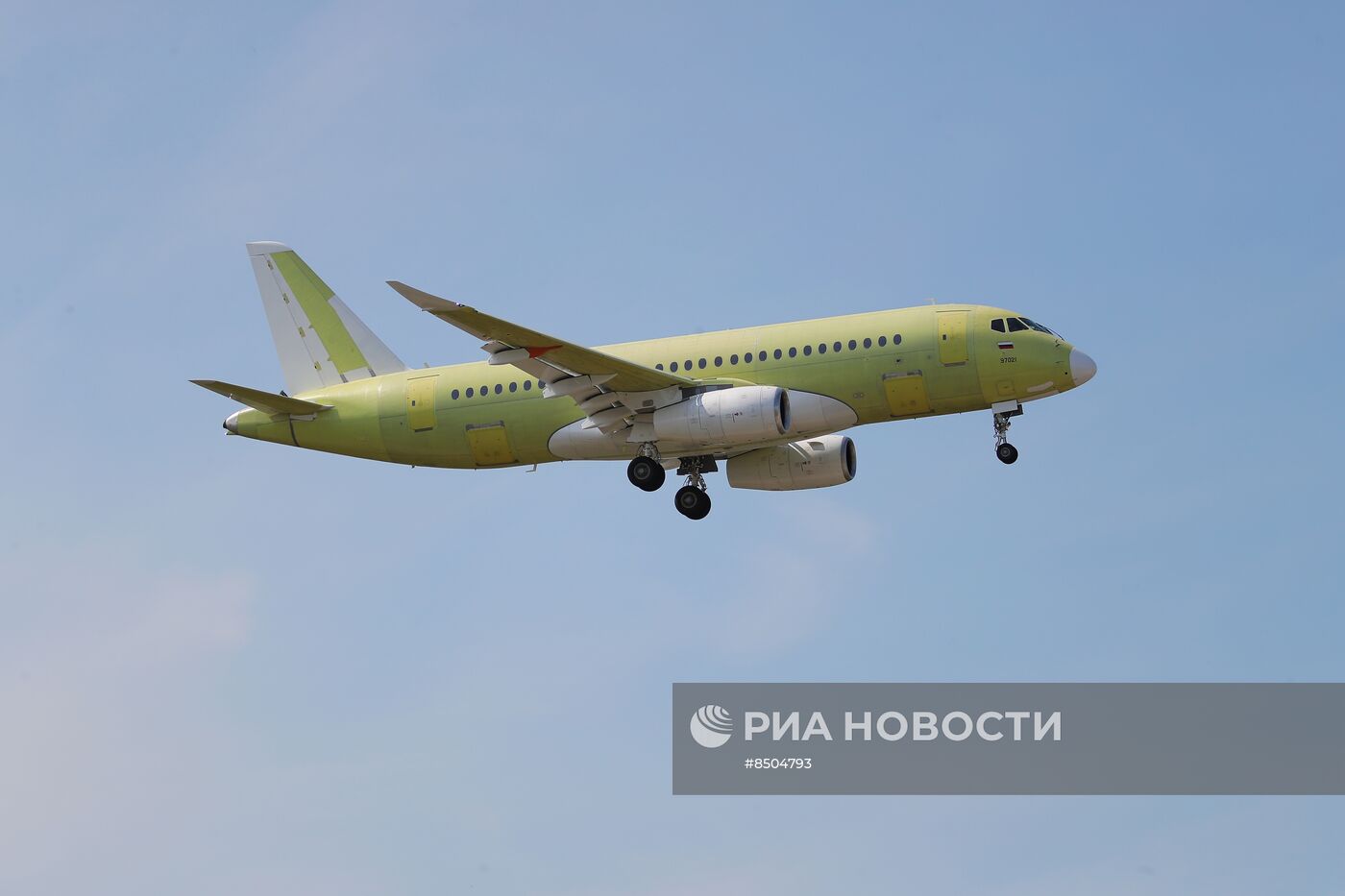 Самолет SSJ-100 с импортозамещенным оборудованием выполнил первый полет