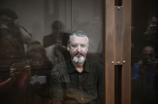 Рассмотрение жалобы защиты на арест бывшего министра обороны ДНР И. Стрелкова 