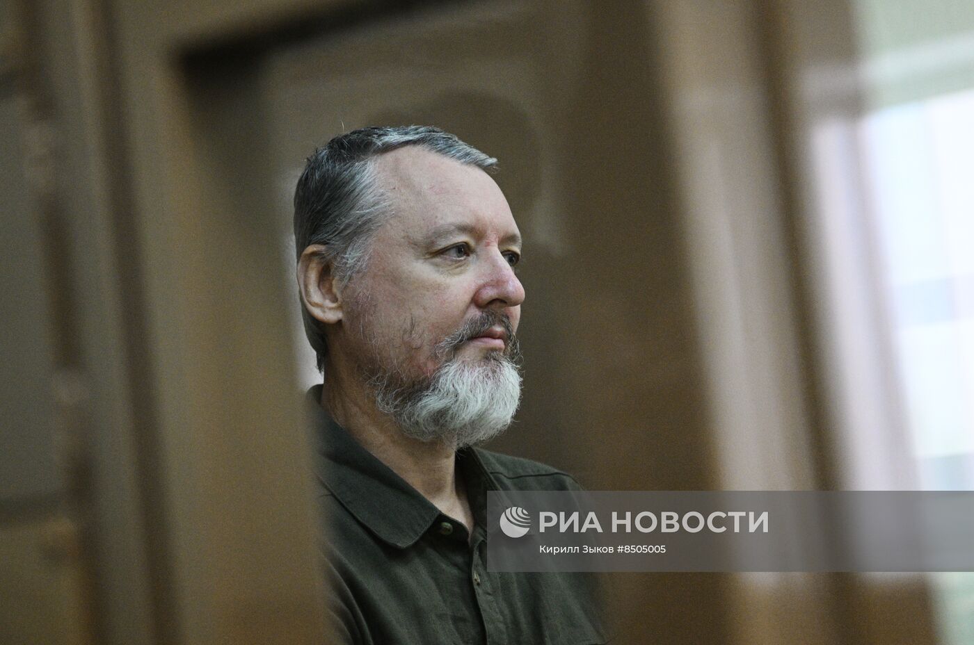 Рассмотрение жалобы защиты на арест бывшего министра обороны ДНР И. Стрелкова 