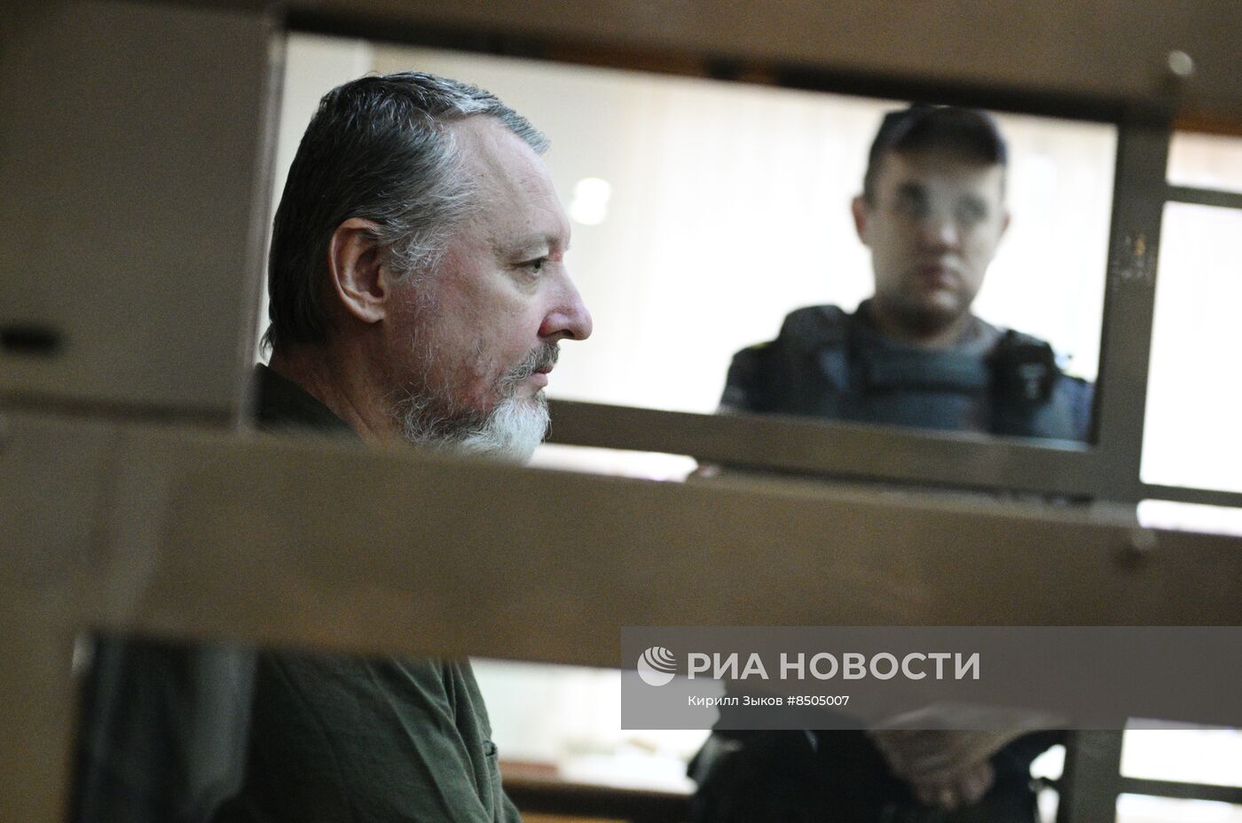 Рассмотрение жалобы защиты на арест бывшего министра обороны ДНР И. Стрелкова