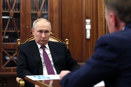 Встреча президента РФ В. Путина с председателем государственной корпорации развития "ВЭБ.РФ" И. Шуваловым
