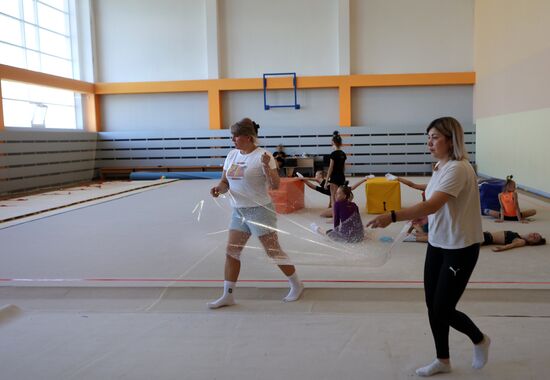 Окна в белгородских школах заклеивают бронированной пленкой