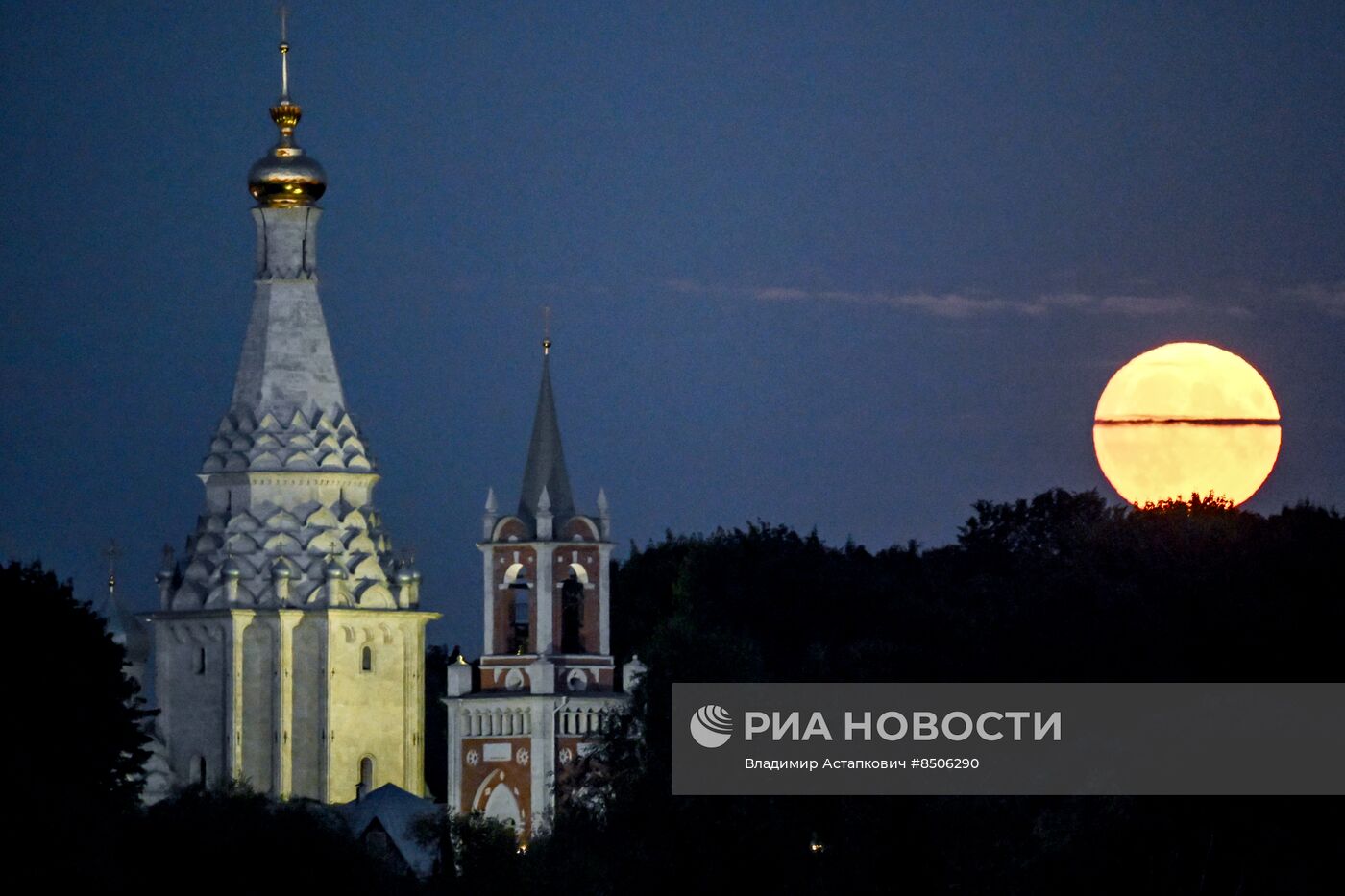 Необычное природное явление - "голубая Луна"