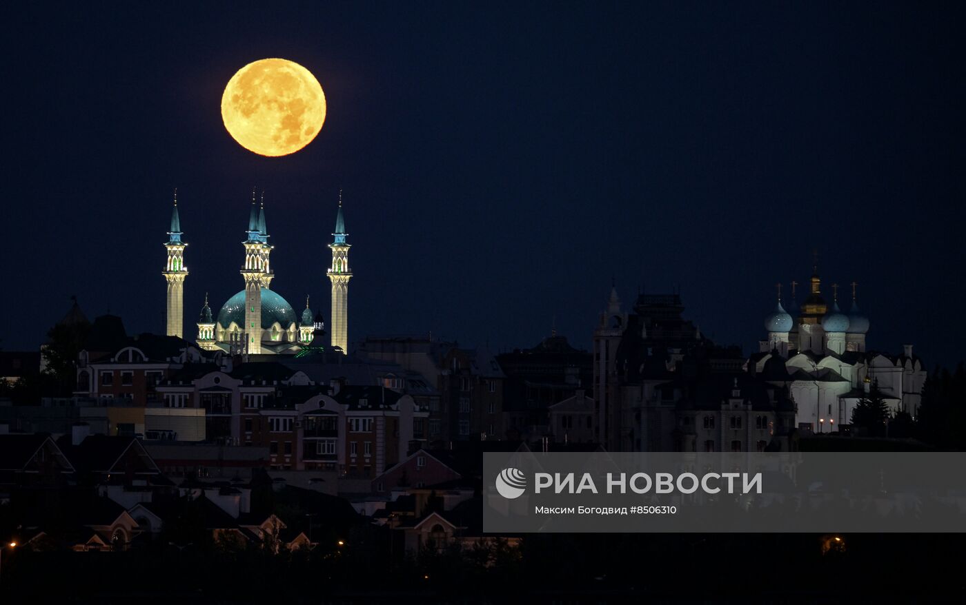 Необычное природное явление - "голубая Луна"