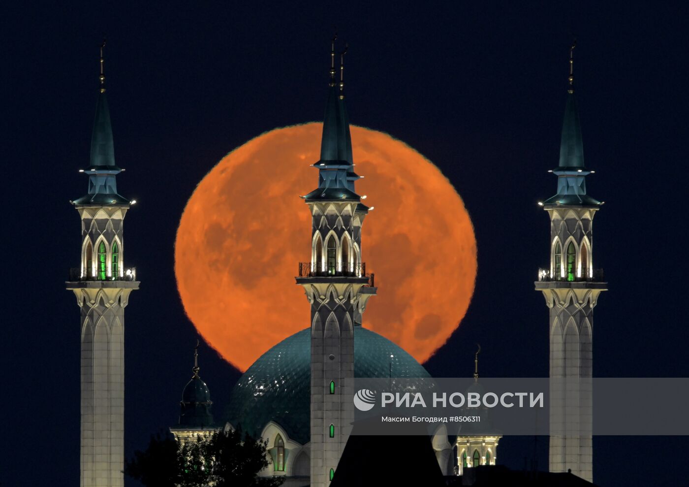 Необычное природное явление - "голубая Луна"