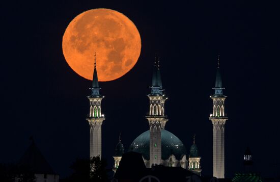 Необычное природное явление - "голубая Луна"