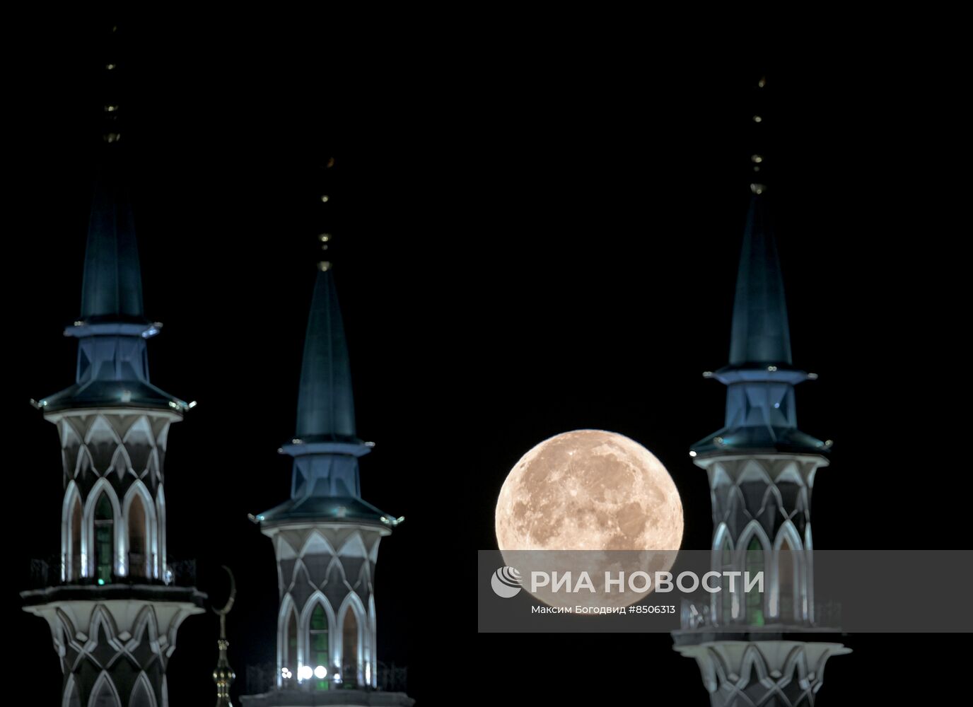 Необычное природное явление - "голубая Луна"