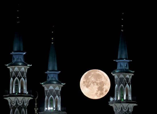 Необычное природное явление - "голубая Луна"