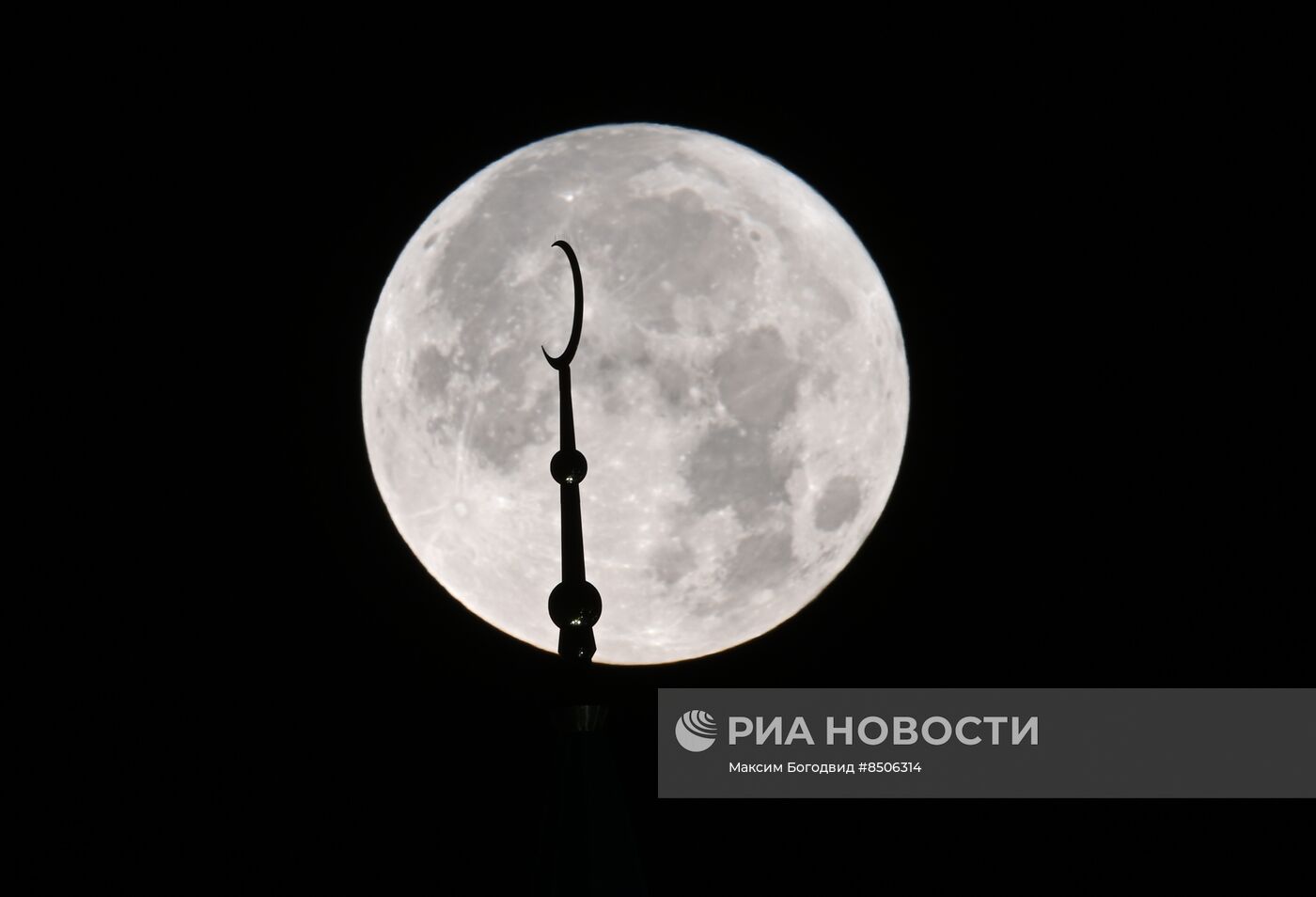 Необычное природное явление - "голубая Луна"