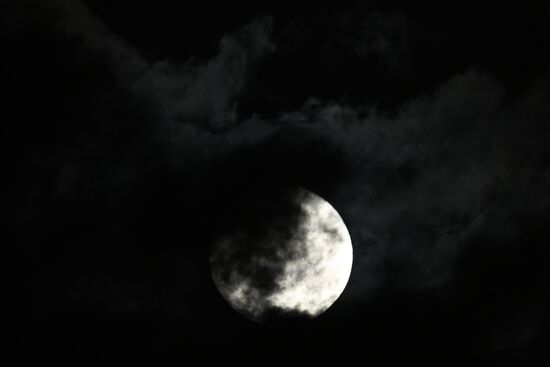 Необычное природное явление - "голубая Луна"