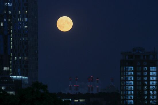 Необычное природное явление - "голубая Луна"