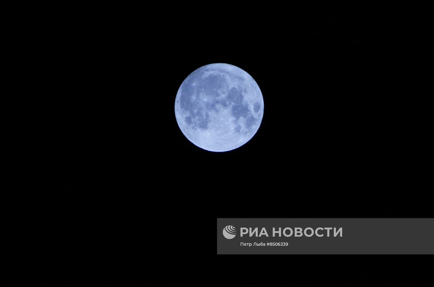 Необычное природное явление - "голубая Луна"