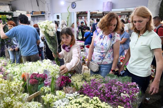 Продажа цветов к началу учебного года
