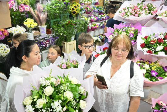 Продажа цветов к началу учебного года