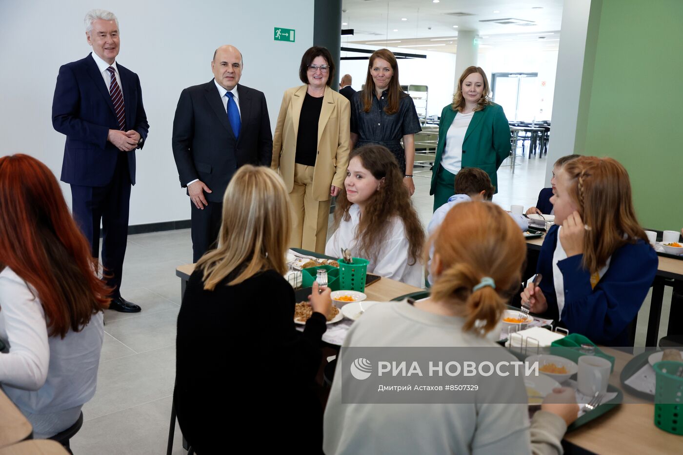 Премьер-министр РФ М. Мишустин посетил московскую общеобразовательную школу