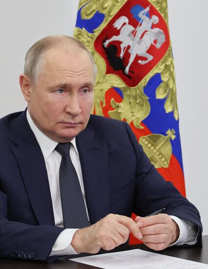 Президент РФ В. Путин принял участие в церемонии открытия новых образовательных учреждений в России