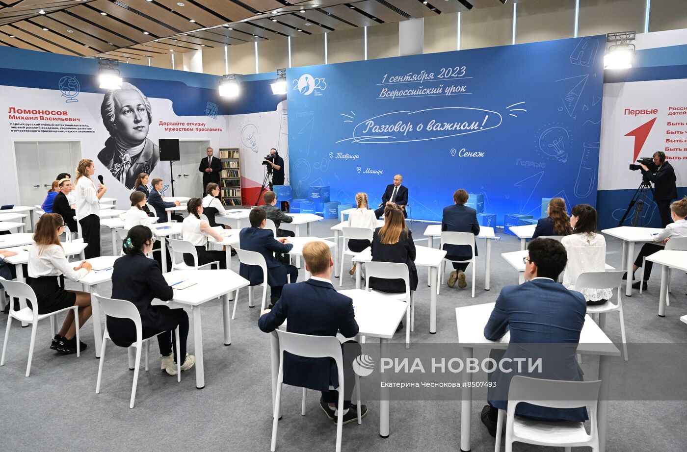 Президент РФ В. Путин посетил мастерскую управления "Сенеж"