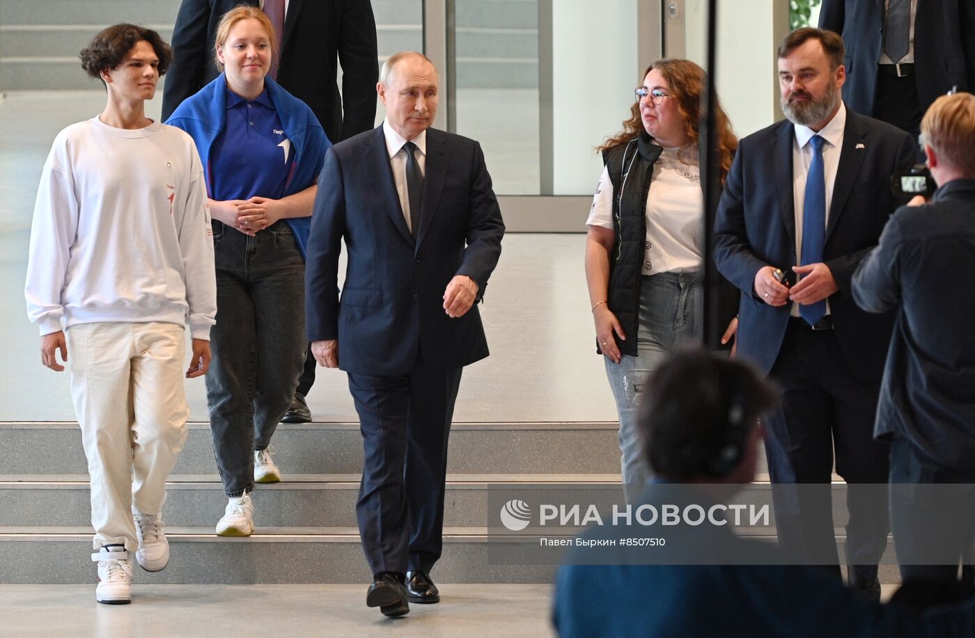 Президент РФ В. Путин посетил мастерскую управления "Сенеж"