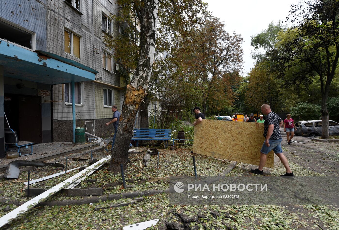 Последствия обстрела Киевского района Донецка