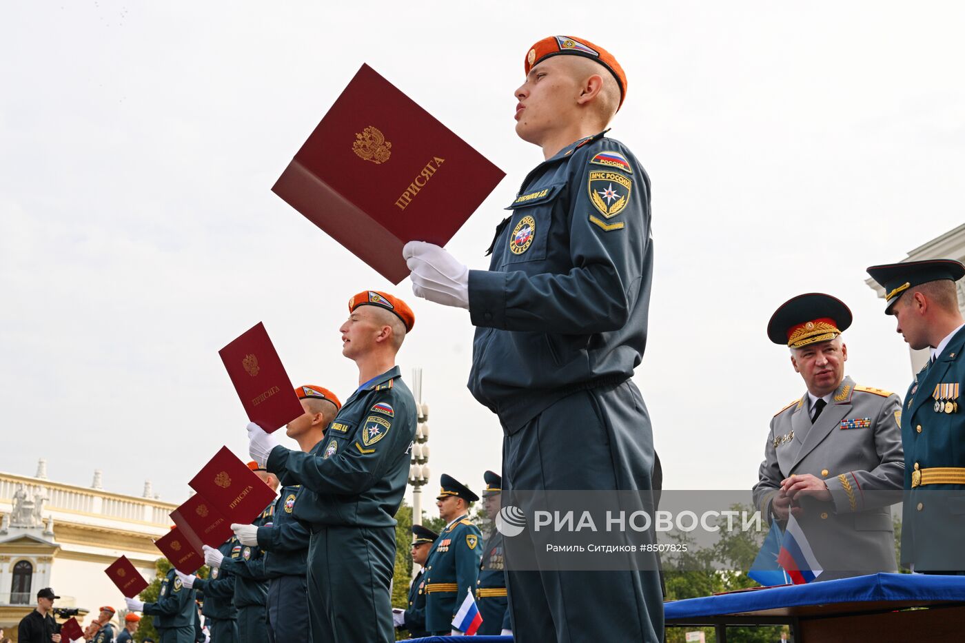 Присяга сотрудника Федеральной противопожарной службы.