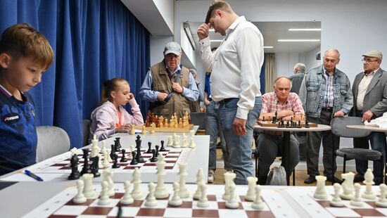 Сеанс одновременной игры в шахматы в центре "Московское долголетие"