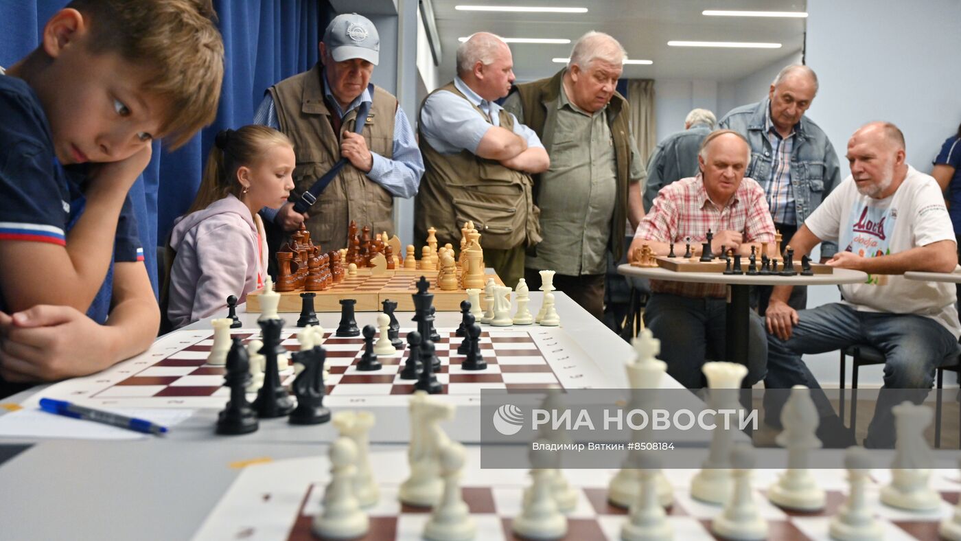 Сеанс одновременной игры в шахматы в центре 