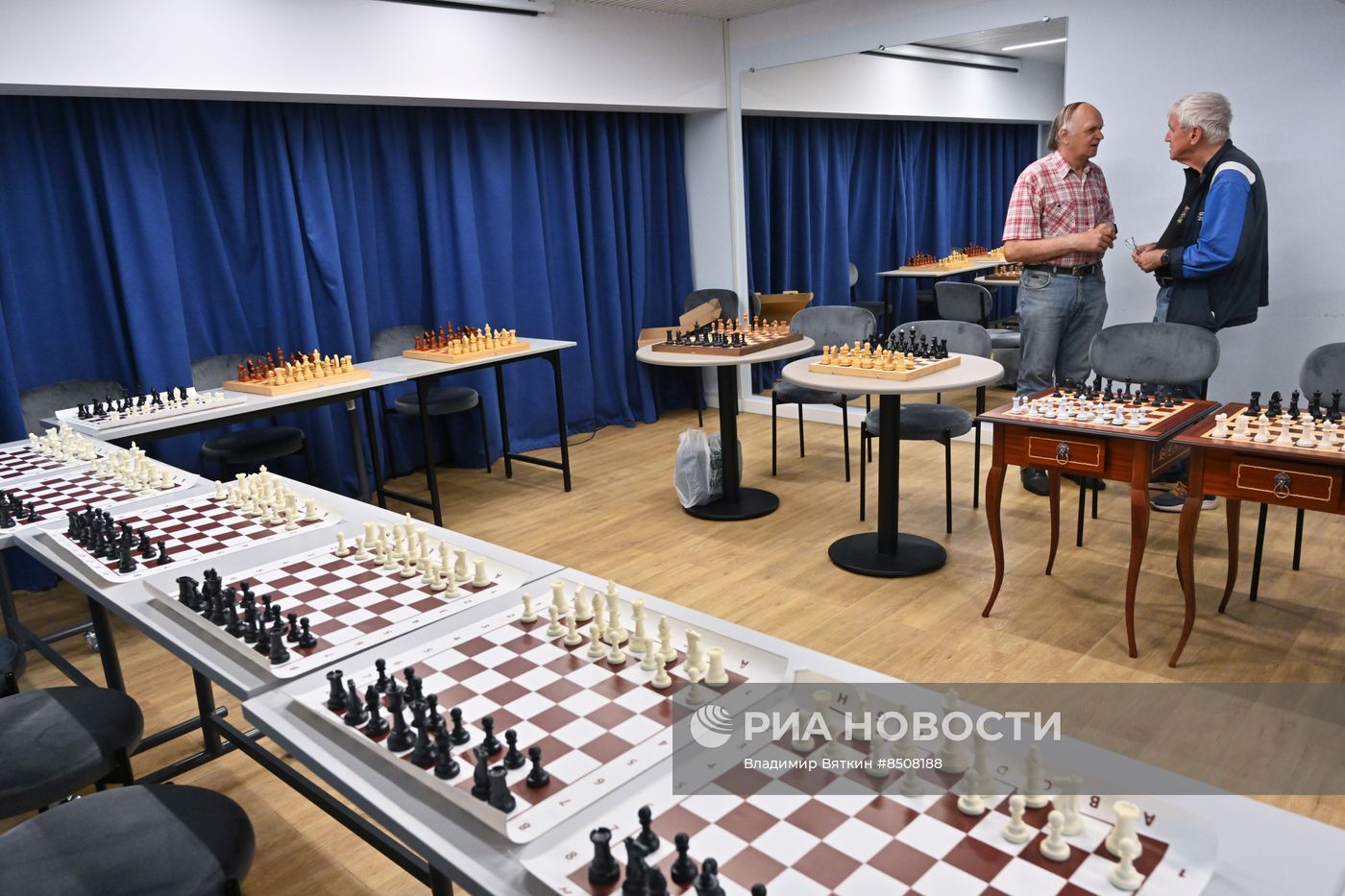 Сеанс одновременной игры в шахматы в центре "Московское долголетие"