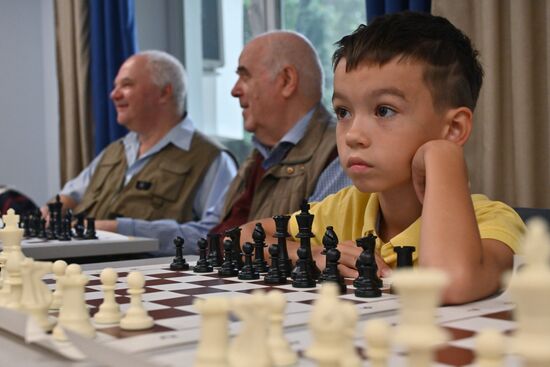 Сеанс одновременной игры в шахматы в центре "Московское долголетие"