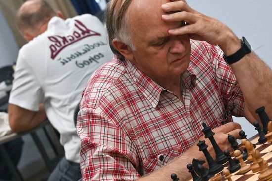 Сеанс одновременной игры в шахматы в центре "Московское долголетие"