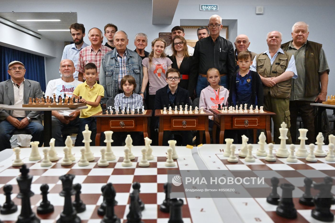 Сеанс одновременной игры в шахматы в центре "Московское долголетие"