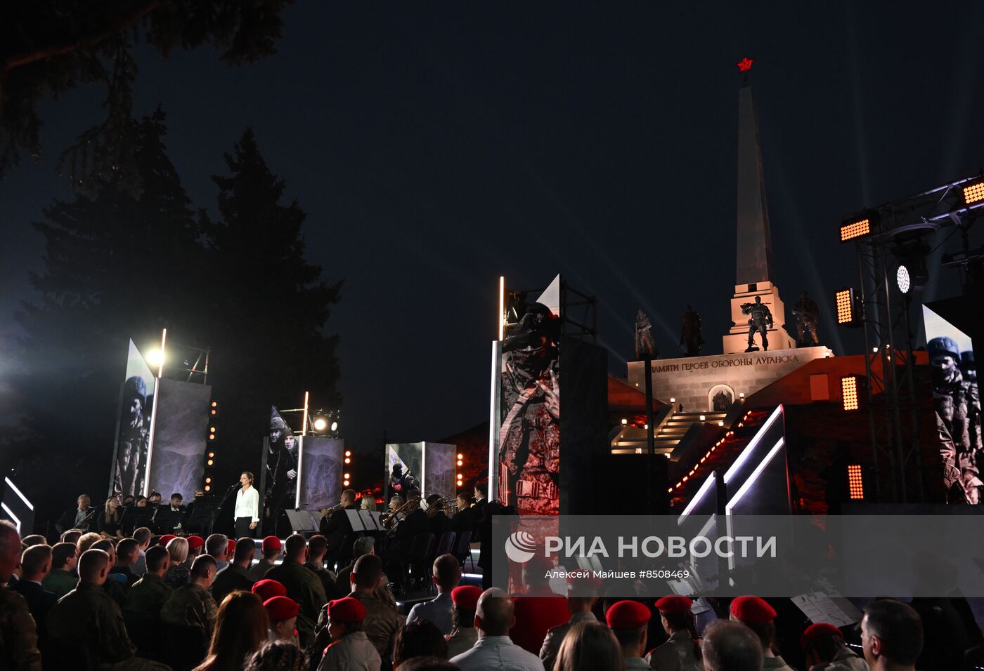 Открытие мемориала защитникам Донбасса после реставрации в Луганске