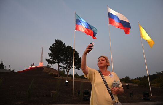 Открытие мемориала защитникам Донбасса после реставрации в Луганске