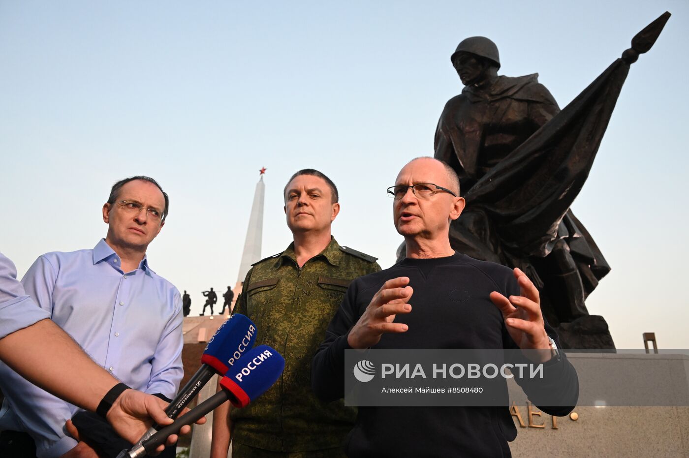 Открытие мемориала защитникам Донбасса после реставрации в Луганске