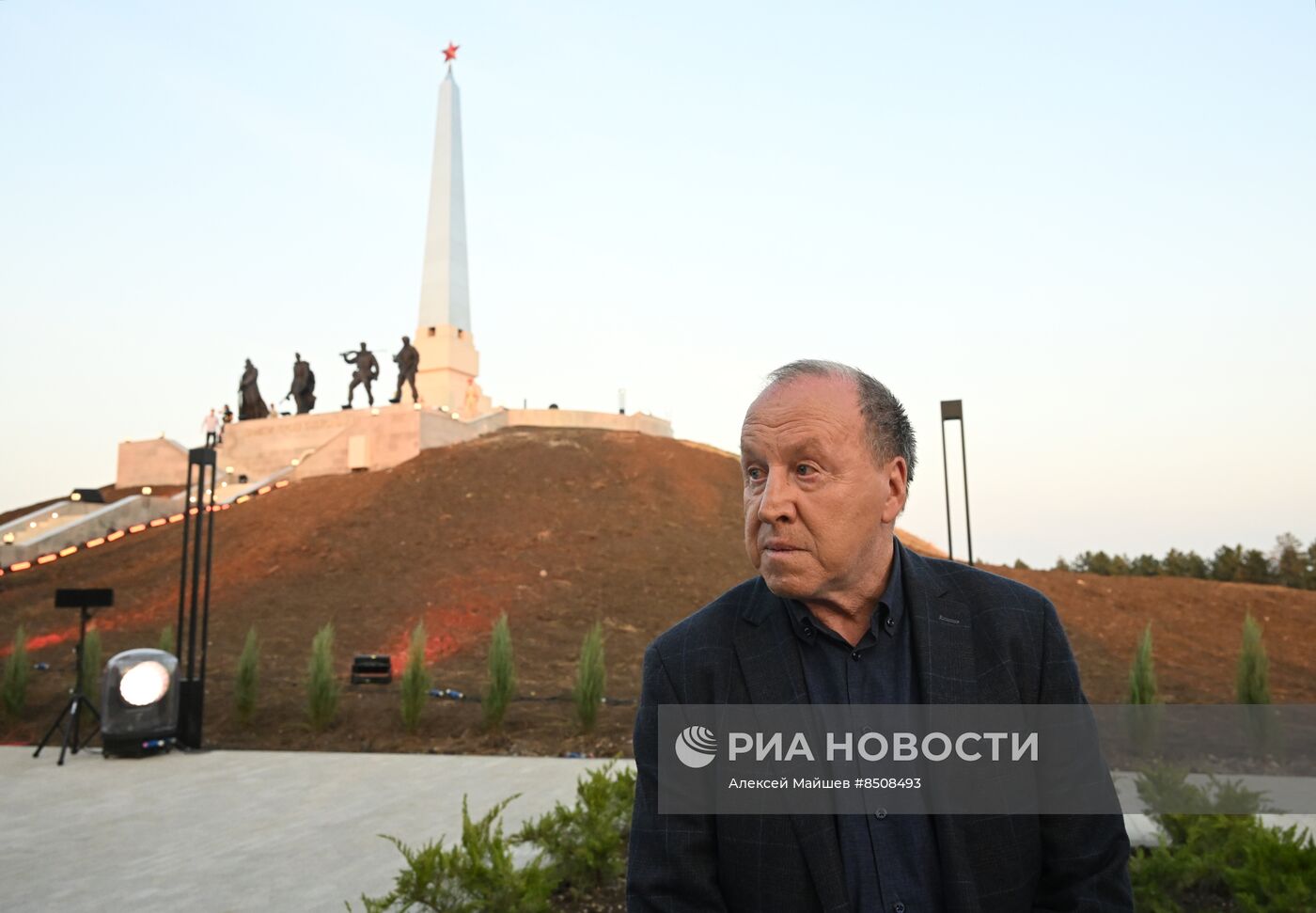 Открытие мемориала защитникам Донбасса после реставрации в Луганске