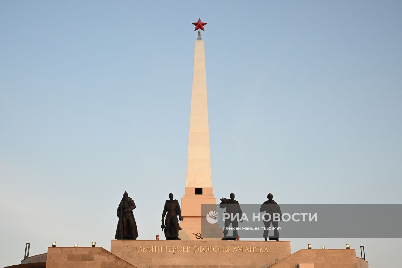 Открытие мемориала защитникам Донбасса после реставрации в Луганске