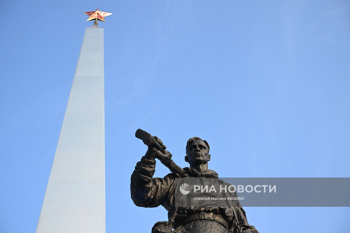 Открытие мемориала защитникам Донбасса после реставрации в Луганске