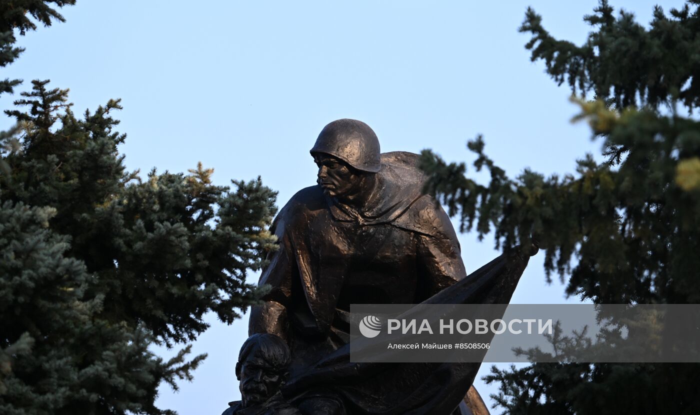 Открытие мемориала защитникам Донбасса после реставрации в Луганске